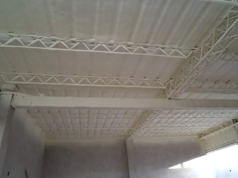 Estructura metálica y chapa de galpón aisladas con poliuretano